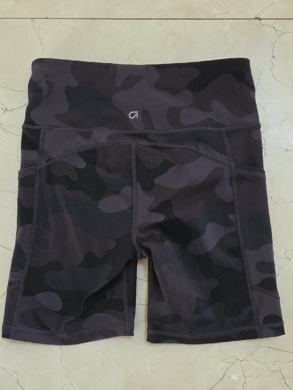 WOMEN'S GAPFIT GAP FIT BLACK CAMO CAMOFLAUGE HIGH WAIST BIKE SHORTS SZ S $40 - Picture 5 of 5